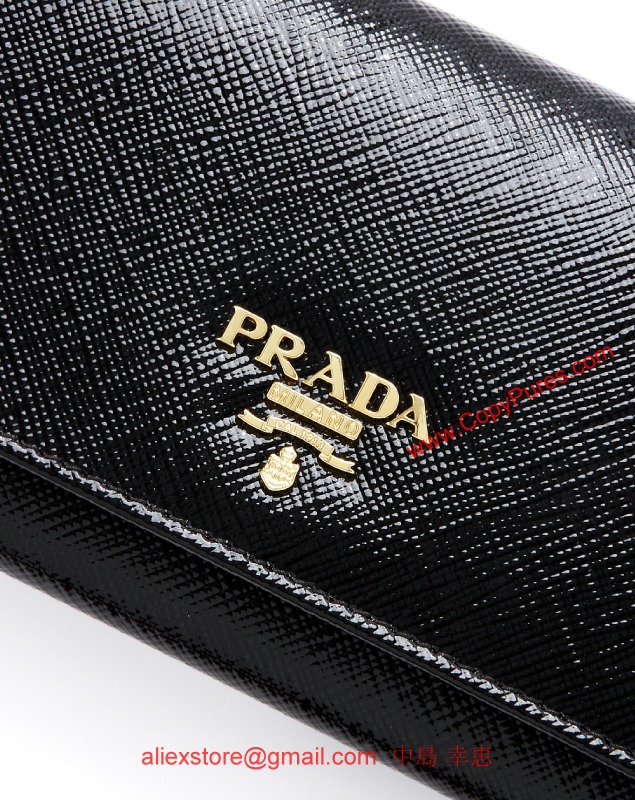 プラダ　2013年春夏新作SAFFIANO VERNICEメタルロゴデザイン 二つ折り長財布 1M1132 2A2D F0002